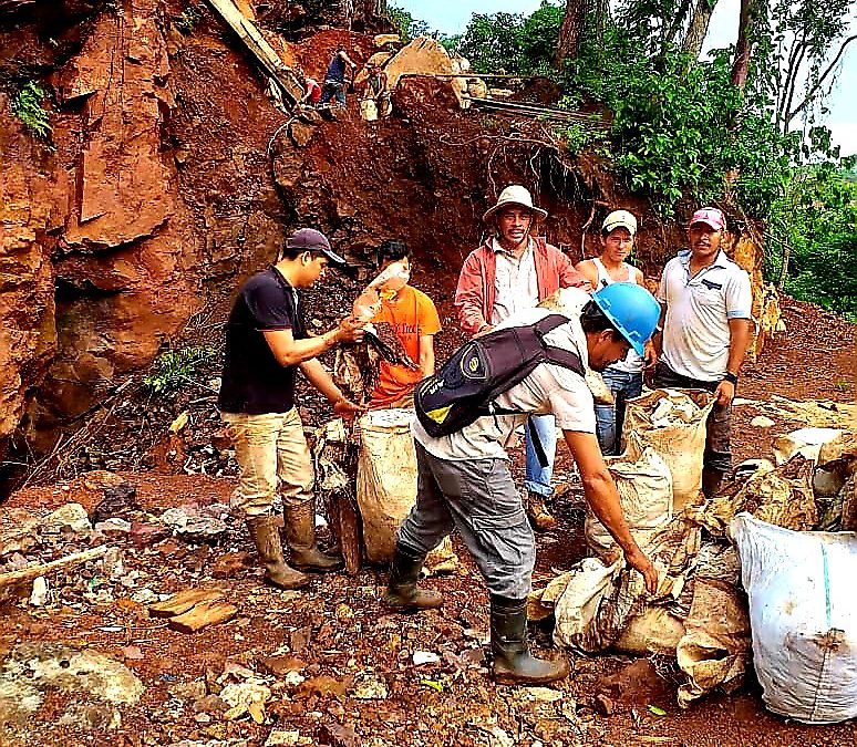 Mineros artesanales de La Calera participan en jornada de limpieza