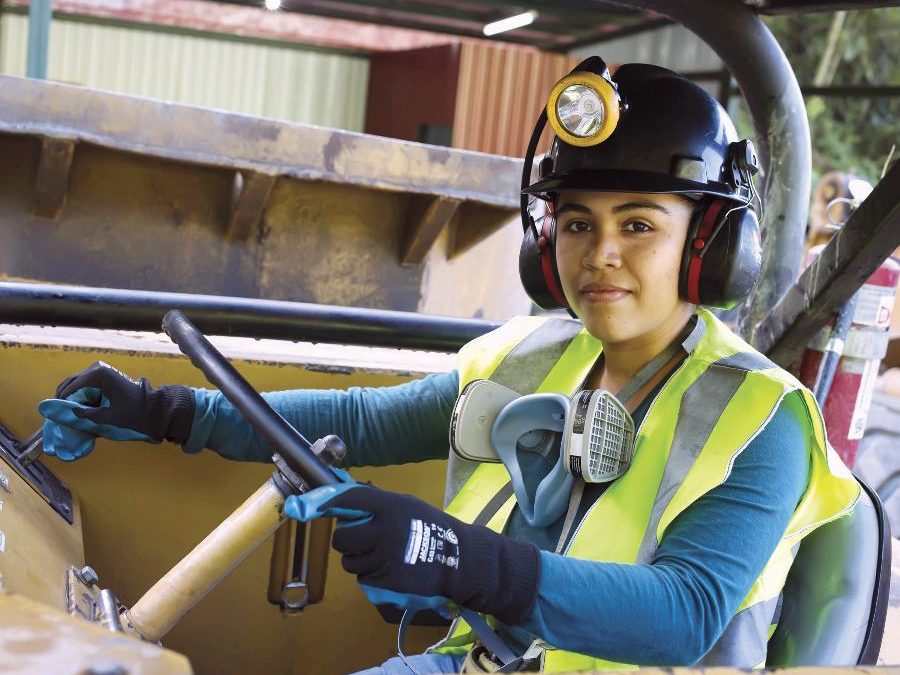Política de equidad de género enfrenta al machismo en la minería en Nicaragua